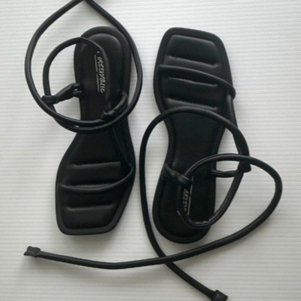 L’intervalle size 9.5-10 black lace-up sandals rope gladiator